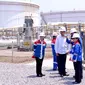 Presiden Joko Widodo melakukan kunjungan kerja ke PT Trans Pacific Petrochemical Indotama (TPPI) di Tuban, Jawa Timur, Rabu (11/11/2015). Di PT TPPI ini Jokowi melihat proses pembuatan bahan bakar jenis premium dalam negeri. (Foto : Cahyo_Setpres)