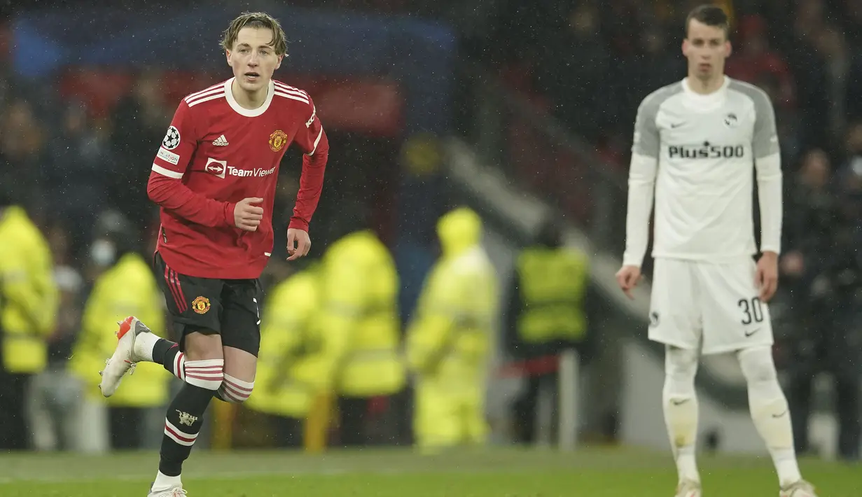 Charlie Savage - Anak dari pemain Manchester United Robbie Savage ini menandatangani kontrak profesionalnya bersama MU pada April 2021. Laga melawan Young Boys merupakan debut Charlie bersama tim utama Setan Merah. (AP/Dave Thompson)