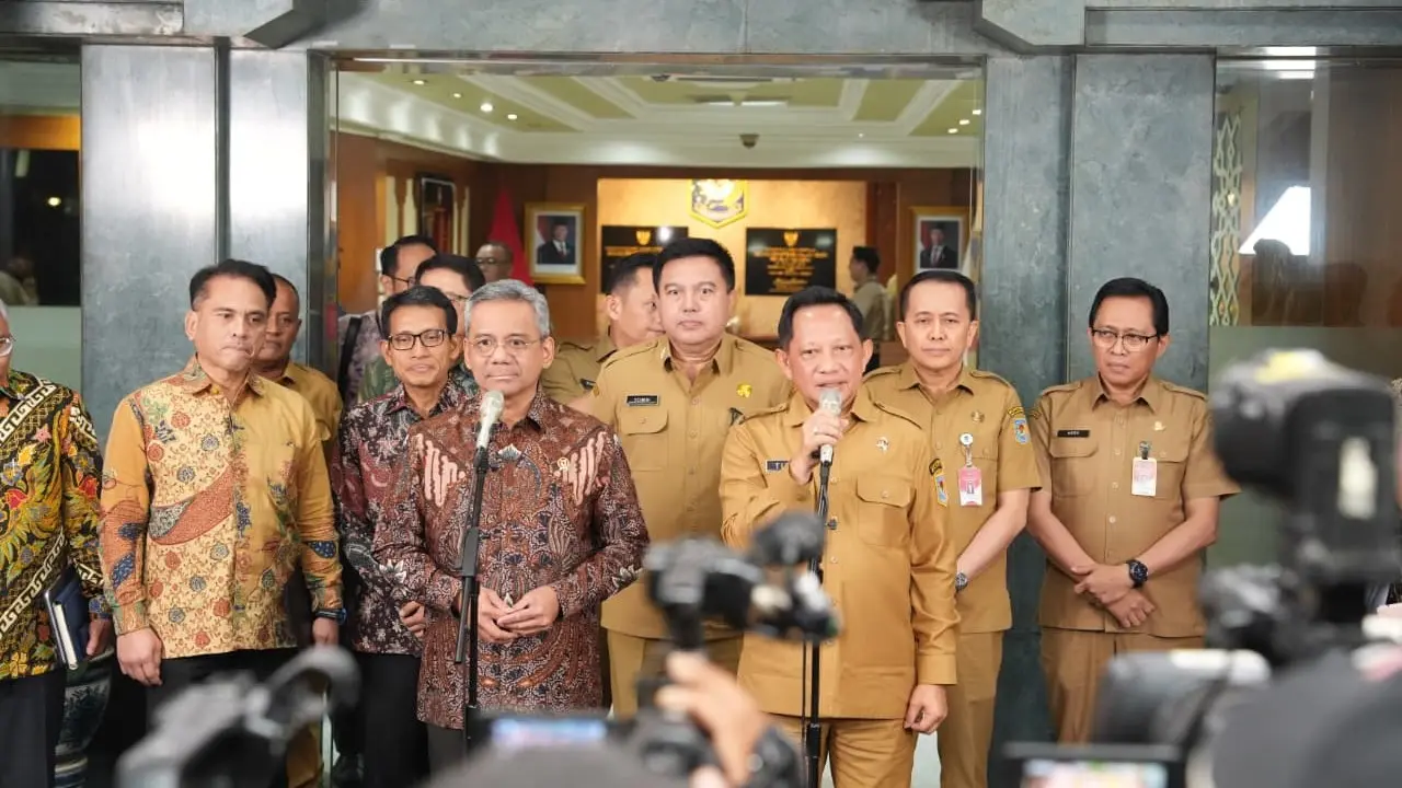 Menteri Dalam Negeri (Mendagri) Tito Karnavian menerima kunjungan Menteri Keuangan (Menkeu) Suahasil Nazara.