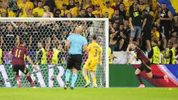 Selain bikin gol, De Bruyne mencatatkan lima tembakan dengan tiga di antaranya on target. (AP Photo/Andreea Alexandru)