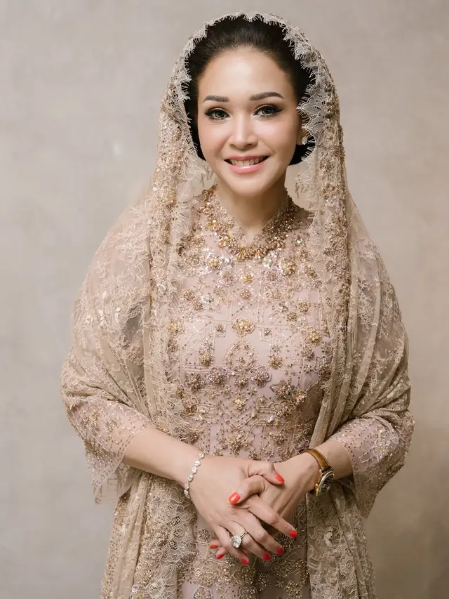 Detail Perhiasan Maia Estianty saat Acara Pengajian dan Siraman Pernikahan El Rumi