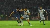 Duel Arema vs Persebaya di BRI Liga 1. (Iwan Setiawan/Bola.com)