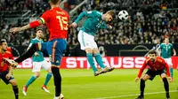 Jerman harus puas bermain 1-1 kontra Spanyol pada laga persahabatan di ESPRIT arena, Jumat (23/3/2018) waktu setempat. (AP Photo/Michael Probst)