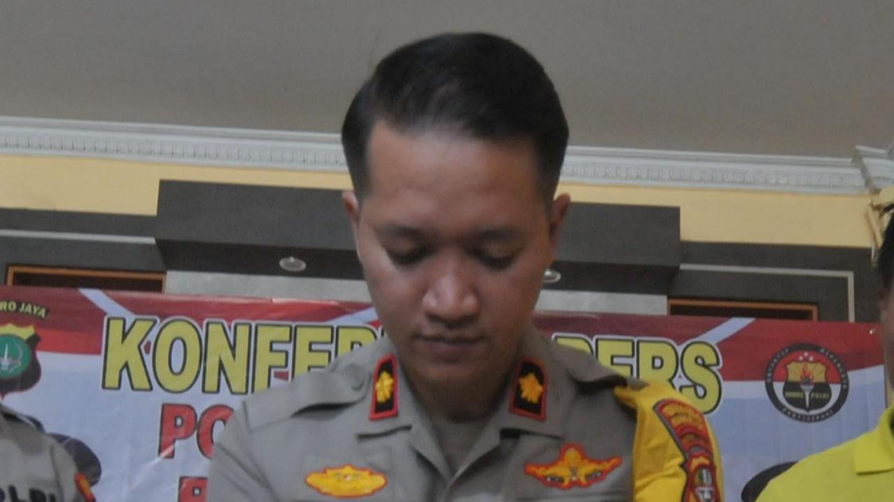 Dalam pengungkapan kasus tersebut, polisi mengamankan barang bukti 514 butir pil ekstasi senilai Rp1,5 miliar, 1 unit handphone, 1 unit magicom, 1 unit sepeda motor, dan uang tunai Rp2 juta. Merdeka.com/Imam Buhori