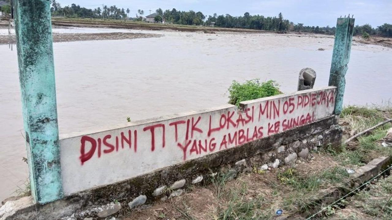 Madrasah Ibtidaiyah Negeri 05 Pidie Jaya Hanyut Diterjang Banjir Bandang Dahsyat