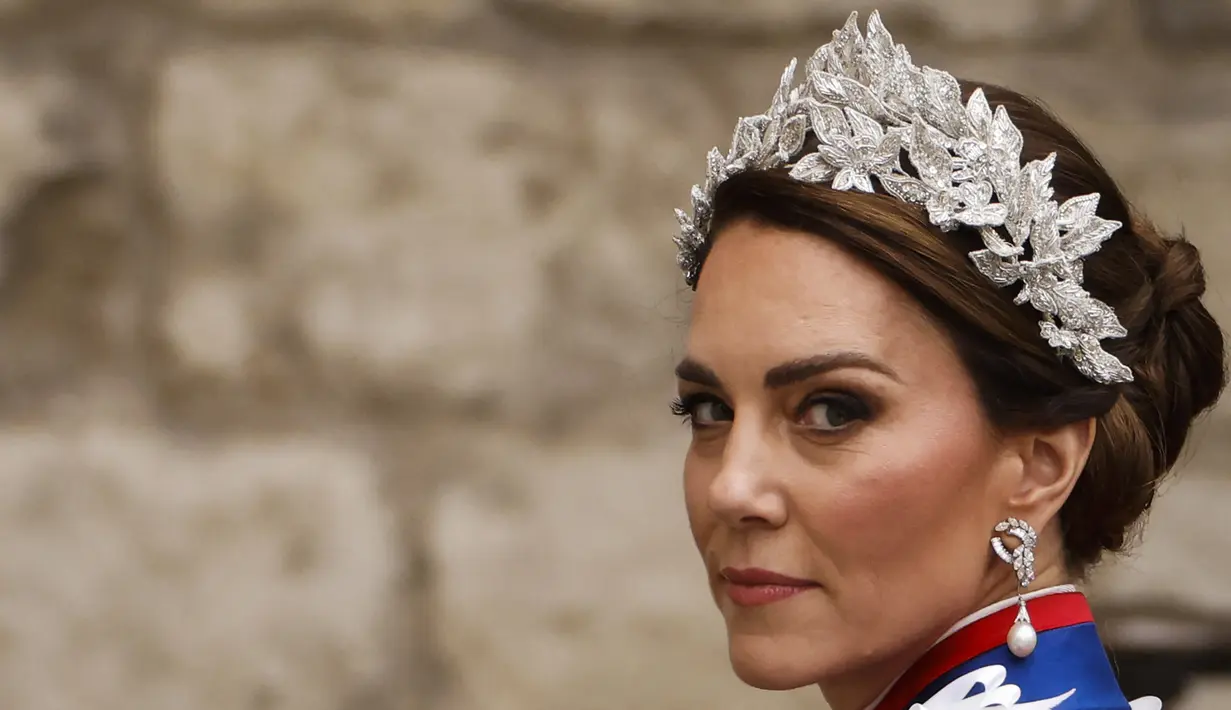 Princess of Wales, Kate Middleton tiba di Westminster Abbey di London  menjelang penobatan Raja Charles III dan Camilla, Sabtu (6/5/2023). (Photo by Odd ANDERSEN / AFP)