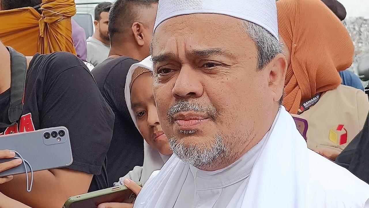 Sebanyak lima tokoh menyerahkan dokumen amicus curiae atau sahabat pengadilan terkait dua perkara Perselisihan Hasil Pemilihan Umum (PHPU) Pilpres 2024 kepada Mahkamah Konstitusi (MK) melalui pos pada Rabu.