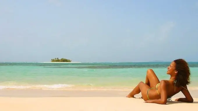 15 Hal Ini Pasti Dialami Para Cewek yang Hobi Main di Pantai