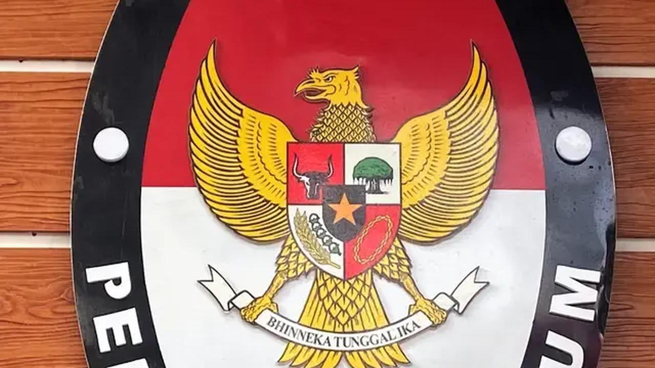 Tidak akan ada yang menyangka bahwa Namanya sudah terdaftar di Komisi Pemilihan Umum (KPU) sebagai Bakal Calon Legislatif (Bacaleg) DPRD Jawa Barat dari Partai Kebangkitan Nusantara (PKN) di daerah pemilihan (dapil) Jawa Barat 1, meliputi Kota Cimahi dan 