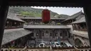 Foto yang diabadikan pada 12 Juni 2020 ini menunjukkan hotel bergaya tradisional China di kota kuno Qikou di Wilayah Linxian, Lyuliang, Provinsi Shanxi, China utara. (Xinhua/Yang Chenguang)