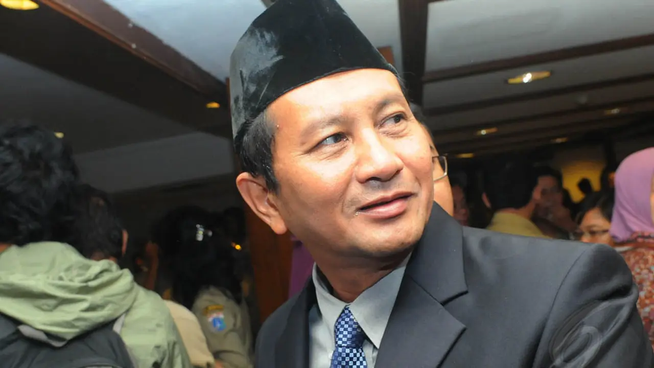 Udar Pristono Dalam 'Lingkaran' Busway