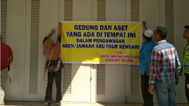 Penyegelan Kantor Abu Tours di Kendari