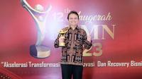 Direktur SDM, Teknologi dan Informasi Peruri, Gandung Anggoro Murdani saat menerima penghargaan transformasi digital peringkat 1 pada acara Anugerah BUMN 2023, Rabu (16/3/2023)..