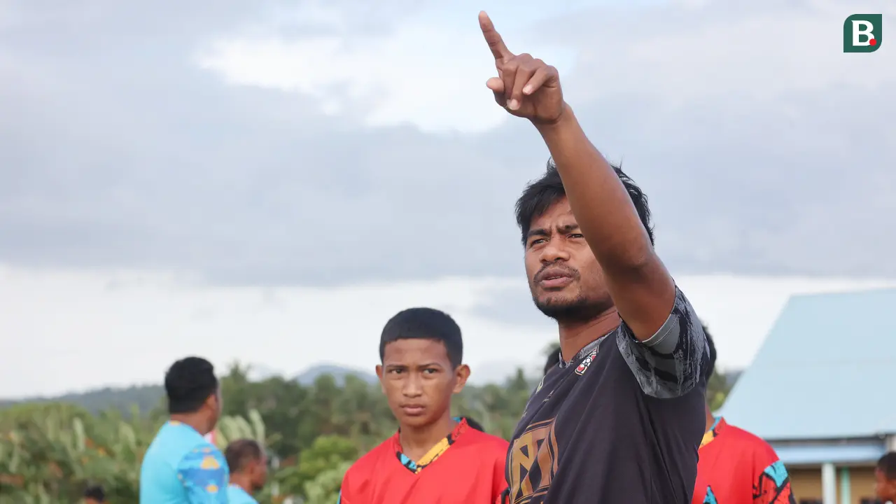 Foto: Suntikan Semangat dari Ilham Udin Armaiyn untuk Pesepak Bola Cilik Maluku Utara