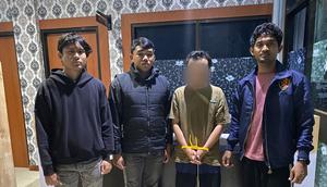 Khaeruddin, dosen UNM tersangka pelecehan seksual sesama jenis ditangkap (Foto: Fauzan/Liputan6.com)