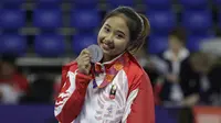 Pesenam putri Rifda Irfanaluthfi berhasil menyumbangkan medali perak untuk Indonesia lewat nomor all-round individual putri, di Kompleks Rizal Memorial, Senin (2/12). (Bola.com/M Iqbal Ichsan)
