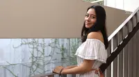Jadi Tokoh Introvert di Film Sesat, Laura Theux Tiru Orang Ini