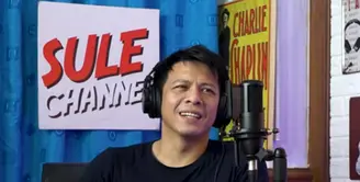 Sejak berpisah dengan Sarah Amalia, kini Ariel Noah memang belum terlihat lagi memiliki pasangan. Namun ternyata bukan tanpa alasan, kini Ariel masih sibuk berkarya.  (Instagram/arielnoah)