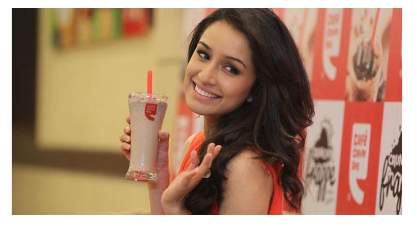 Shraddha Kapoor Bicara soal Gosip Pacaran dengan Farhan 