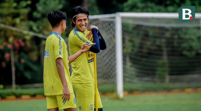 Arema FC berlatih saat FIFA matchday. (Bola.com/Iwan Setiawa)