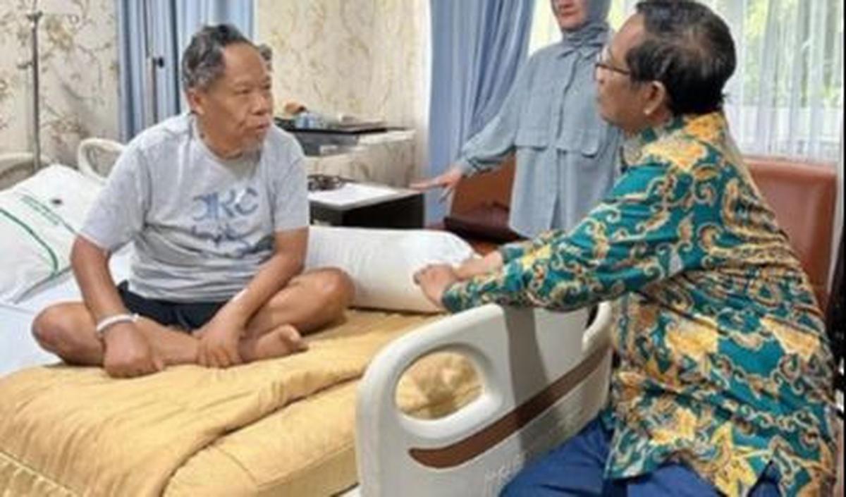 Mahfud mengatakan, jika dia merasa kagum dengan sosok Kang Sobary.