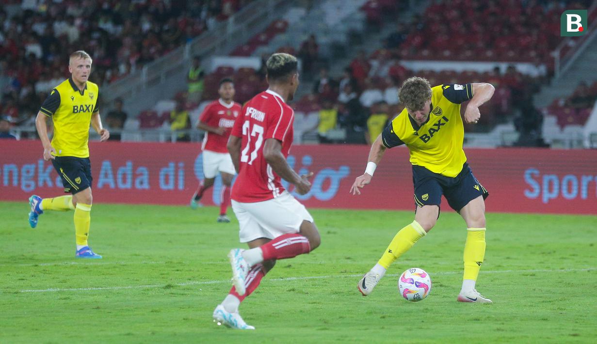 Oxford United tampil luar biasa di laga Grup A ini dengan membantai Liga Indonesia All Star 6-3. (Bola.com/M Iqbal Ichsan)