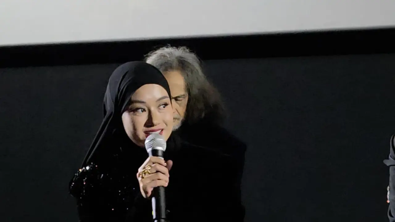 Dinda Hauw dalam konferensi pers film Ritual Gaib: Nyai Randasura. (Ratnaning Asih/ Liputan6.com)