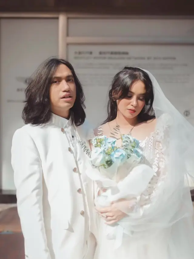 6 Potret Busana Nikah Ayushita dan Gerald Situmorang, Modern-Vintage Penuh Romansa