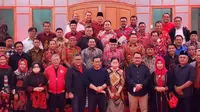 Kader utama PDI Perjuangan (PDIP) se-Jawa Timur (Jatim) bersilaturahmi dengan Sekretaris Jenderal (Sekjen) PDIP Hasto Kristiyanto dan “Sekjen Senior” yang juga Menseskab Pramono Anung, Sabtu (26/11/2022) malam (Istimewa)