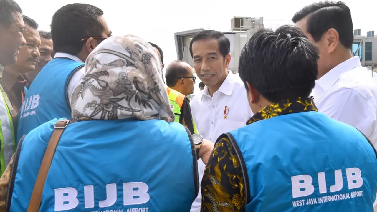 Pesawat Kepresidenan Mendarat Perdana di Bandara Kertajati