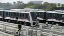 Kereta Melayang (Kalayang) atau Automatic People Mover System parkir di Depo Kalayang Bandara Internasional Soekarno Hatta, Tangerang, Banten, Rabu (19/8/2020). Hingga saat ini, PT Angkasa Pura II masih menghentikan layanan Kalayang untuk mengantisipasi penyebaran COVID-19. (merdeka.com/Dwi Narwoko)
