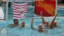 Tim polo air putri DKI Jakarta merayakan kemenangan atas Jawa Barat pada final PON XIX di Kolam Renang Si Jalak Harupat, Kab Bandung, Senin (26/9/2016). Laga final dimenangi DKI Jakarta dengan skor 14-8. (Liputan6.com/Helmi Fithriansyah)
