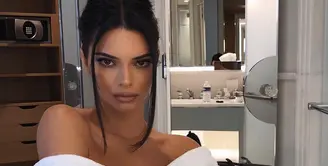 Kendall Jenner absen dalam acara Cannes Fashion yang diadakan   pada 13 Mei lalu. (instagram/kendalljenner)