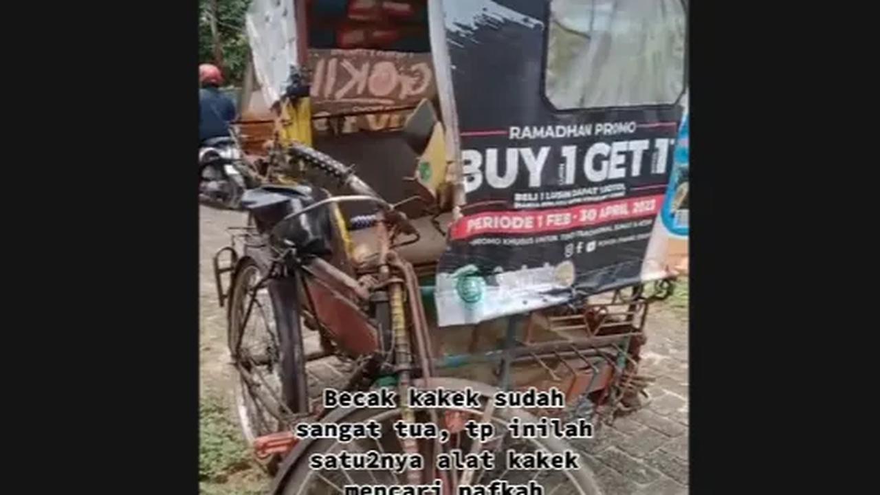 Kondisi becak sang kakek juga memprihatinkan. Terlihat becak dayung ini sudah sangat tua. "Tapi inilah satu-satunya alat kakek mencari nafkah," ungkapnya.