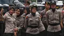 Polisi wanita (polwan) diturunkan untuk mengamankan peringatan Hari Buruh 2019 di kawasan Bundaran HI, Jakarta, Rabu (1/5/2019). Aparat kepolisian menutup Jalan Sudirman, Jakarta Pusat arah Bundaran Hotel Indonesia (HI) atau sebelum Halte Transjakarta Tosari. (Liputan6.com/Johan Tallo)