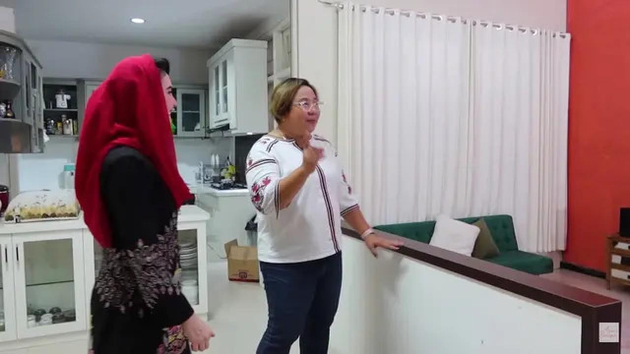 Serba Putih dan Mewah, Ini 7 Potret Dapur Baru Arumi Bachsin