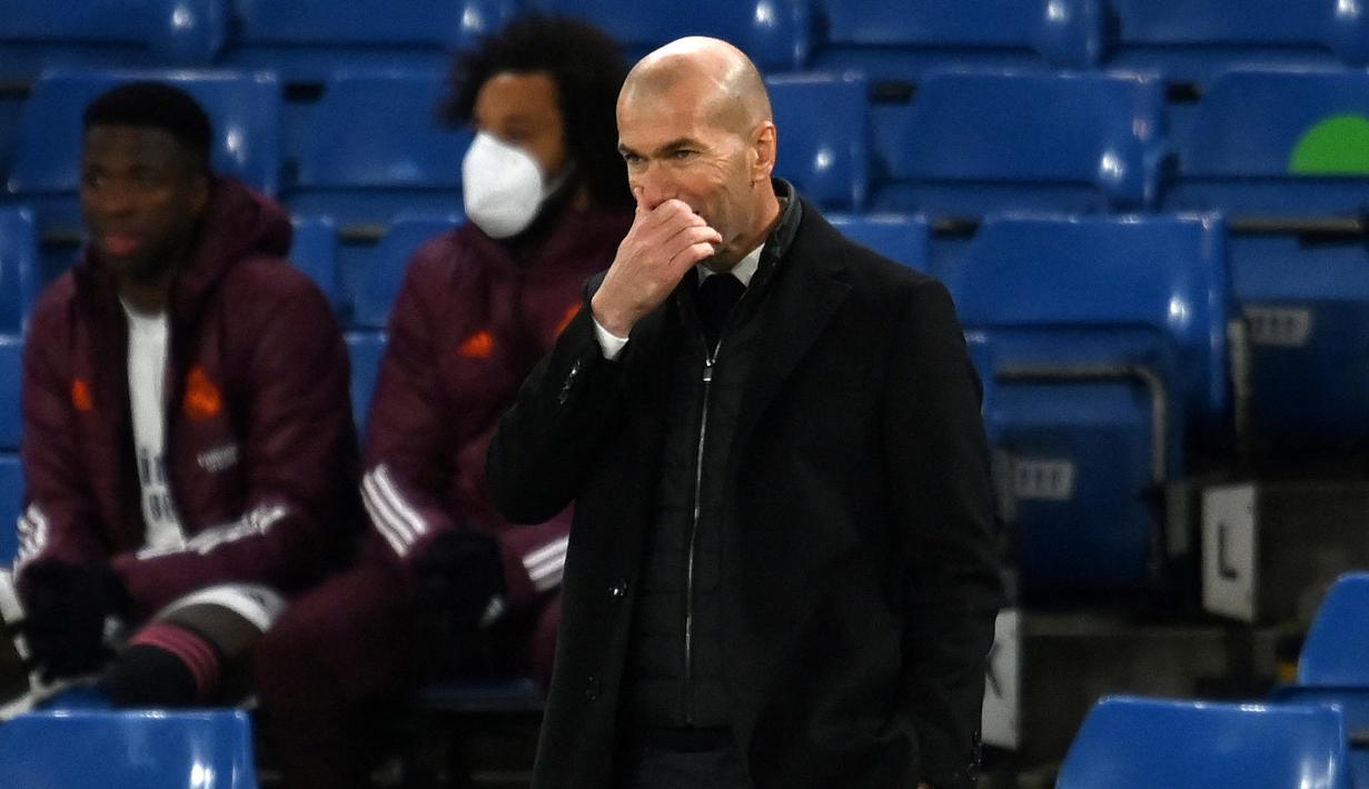 Zinedine Zidane. Manajer tim Real madrid, Zinedine Zidane tidak pernah menang saat menghadapi Thomas Tuchel dengan 3 tim berbeda, Borussia Dortmund, PSG dan Chelsea dengan rincian 4 kali imbang dan 2 kali kalah. (AFP/Glyn Kirk)