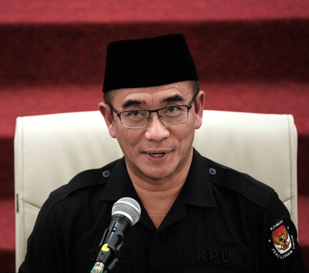 Ketua Komisi Pemilihan Umum (KPU) RI Hasyim Asy'ari membacakan penetapan rekapitulasi&nbsp;<br>hasil penghitungan suara tingkat nasional Pemilu 2024 di Gedung KPU, Jakarta, Rabu (20/3/2024).&nbsp;KPU menetapkan pasangan calon presiden dan wakil presiden n