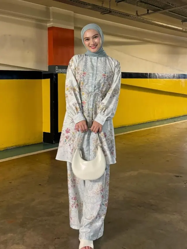 Model Tunik Simpel Kekinian ala Melody Laksani