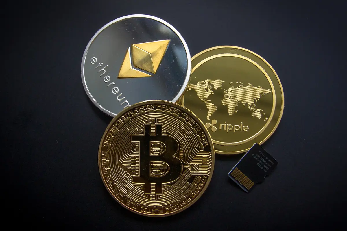 Ilustrasi aset kripto, mata uang kripto, Bitcoin, Ethereum, Ripple