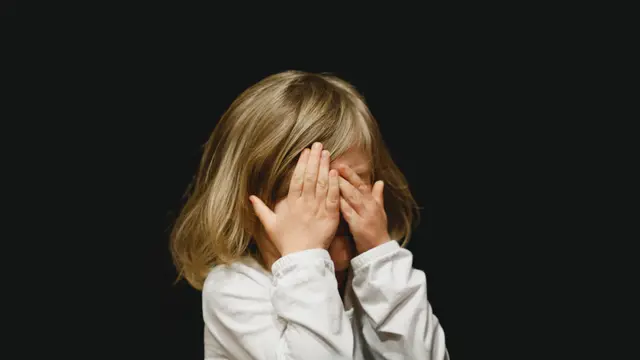 Ilustrasi hukuman 'home alone'. (dok. Caleb Woods/Unsplash/Adhita Diansyavira)