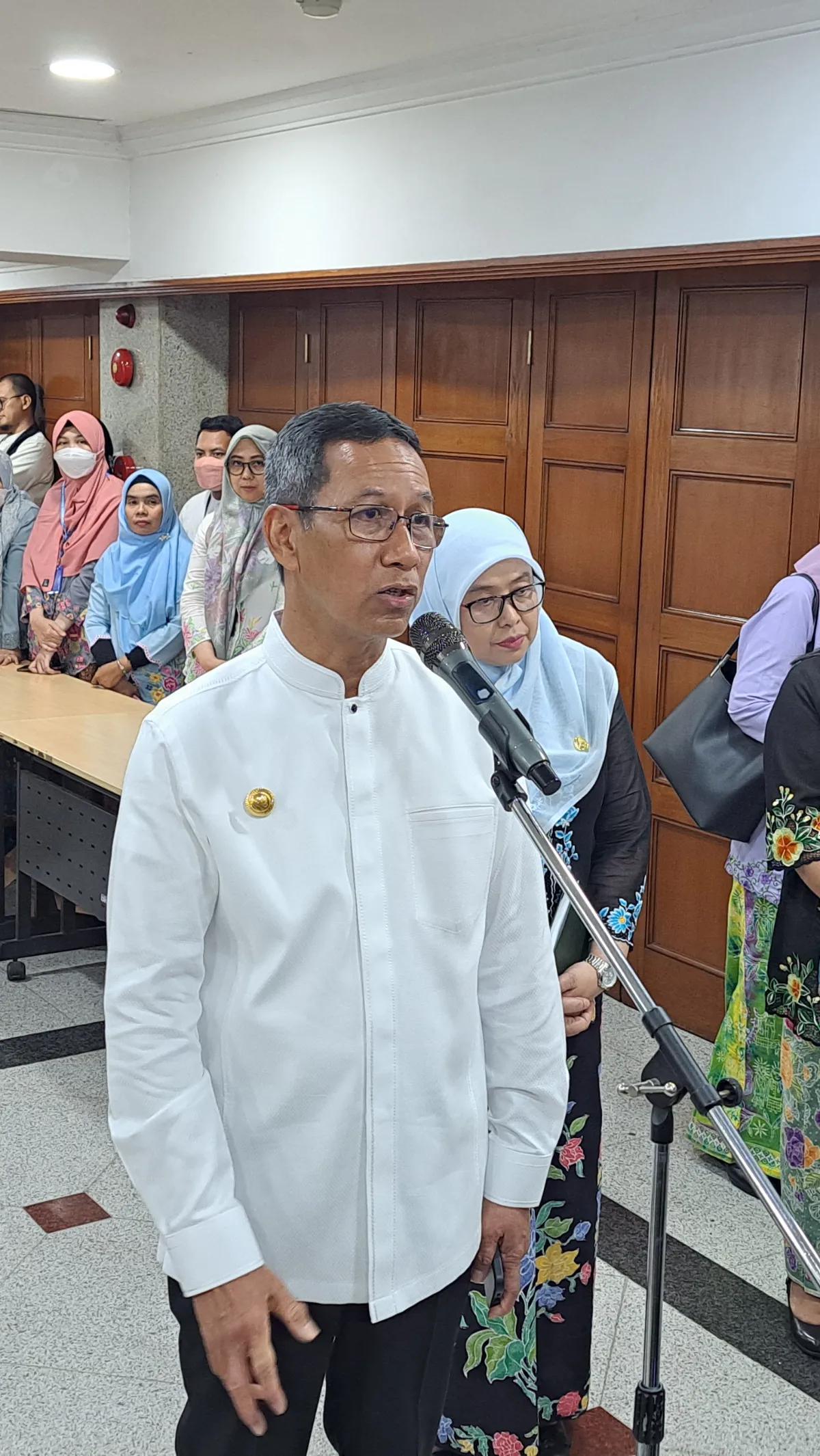 "Tidak menghapus jalur sepeda loh. Cuma cone yang rusak sudah diambil," kata Heru di Balai Kota DKI Jakarta, Rabu (18/10).