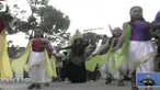 Warga Banjarnegara, Magelang, berebut ketupat berisi uang di tradisi Grebeg Ketupat sebagai simbol kemenangan setelah menuntaskan ibadah puasa.