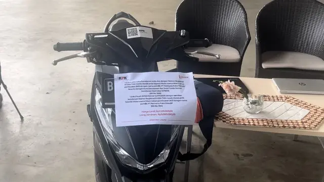 Sepeda motor yang menjadi salah satu hasil rampasan koruptor yang dilelang oleh KPK. (Liputan6/Radityo Priyasmoro)