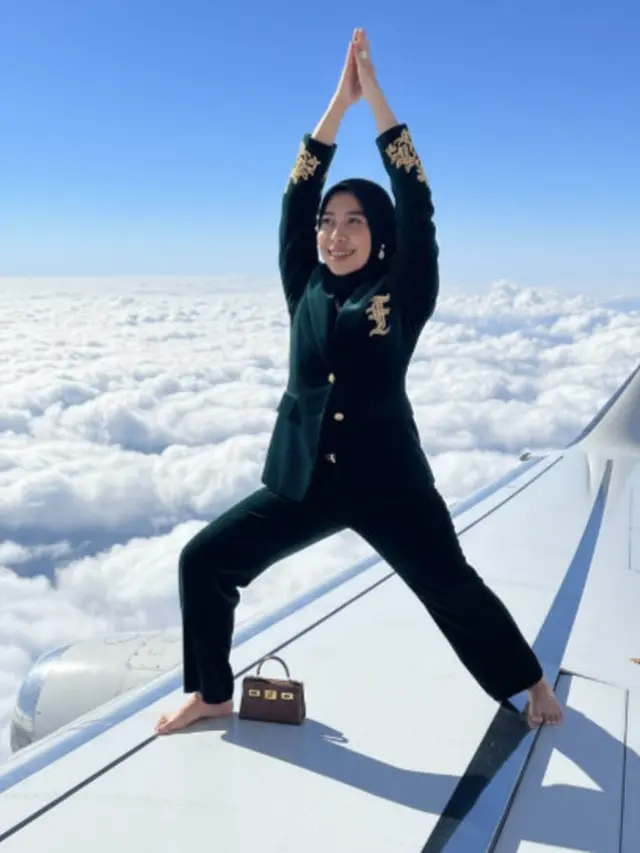 Foto hasil AI yang salah kaprah (Foto: Thread @debbyayoem)