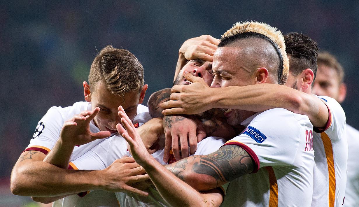 Ekspresi Miralem Pjanic setelah mencetak gol ke gawang Leverkusen. (EPA/Marius Becker)