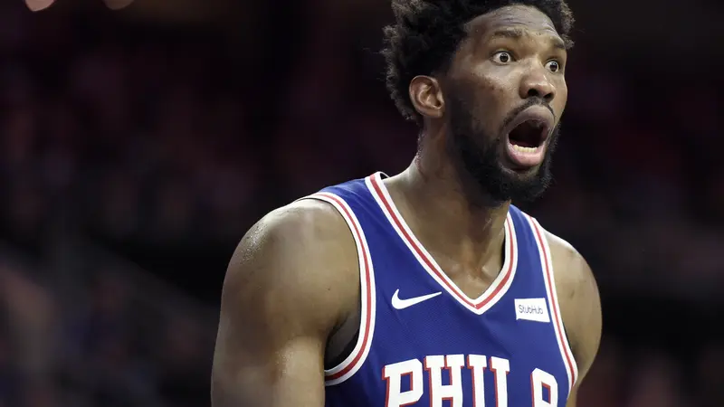 Ekspresi Joel Embiid saat Sixers bertemu Suns di lanjutan NBA