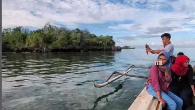 Pulau Motaha di Kabupaten Bombana, Sulawesi Tenggara