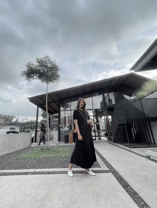 "Nggak harus tunggu Kiano besar dulu gitu, jadi doain ya segera punya anak lagi," ujar Paula Verhoeven. (Instagram/Paulaverhoeven)