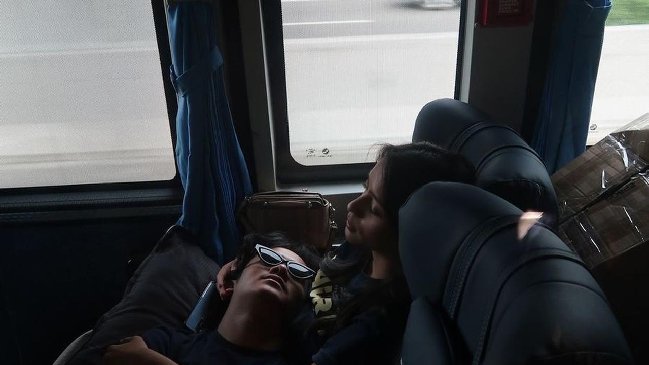 Kevin Ardilova mengunggah foto-foto mesranya dengan Kaneishia, membuat netizen terkejut dengan plot twist ini dan turut mendoakan kebahagiaan mereka.<br>